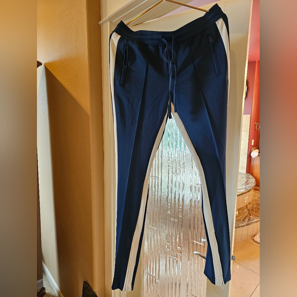 Track pants - Picture 2 of 4
